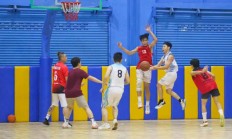 九游app下载-球员之间友谊赛事展现篮球精神