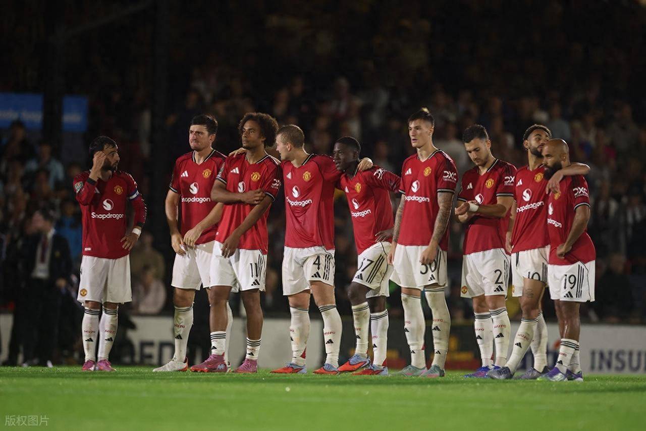 曼联客场击败哈德斯菲尔德，继续争夺前四位置