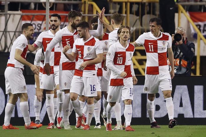 里昂中场成为焦点,法国足球联赛战局拐点或现的简单介绍 里昂中场成为焦点,法国足球联赛战局拐点或现的简单介绍