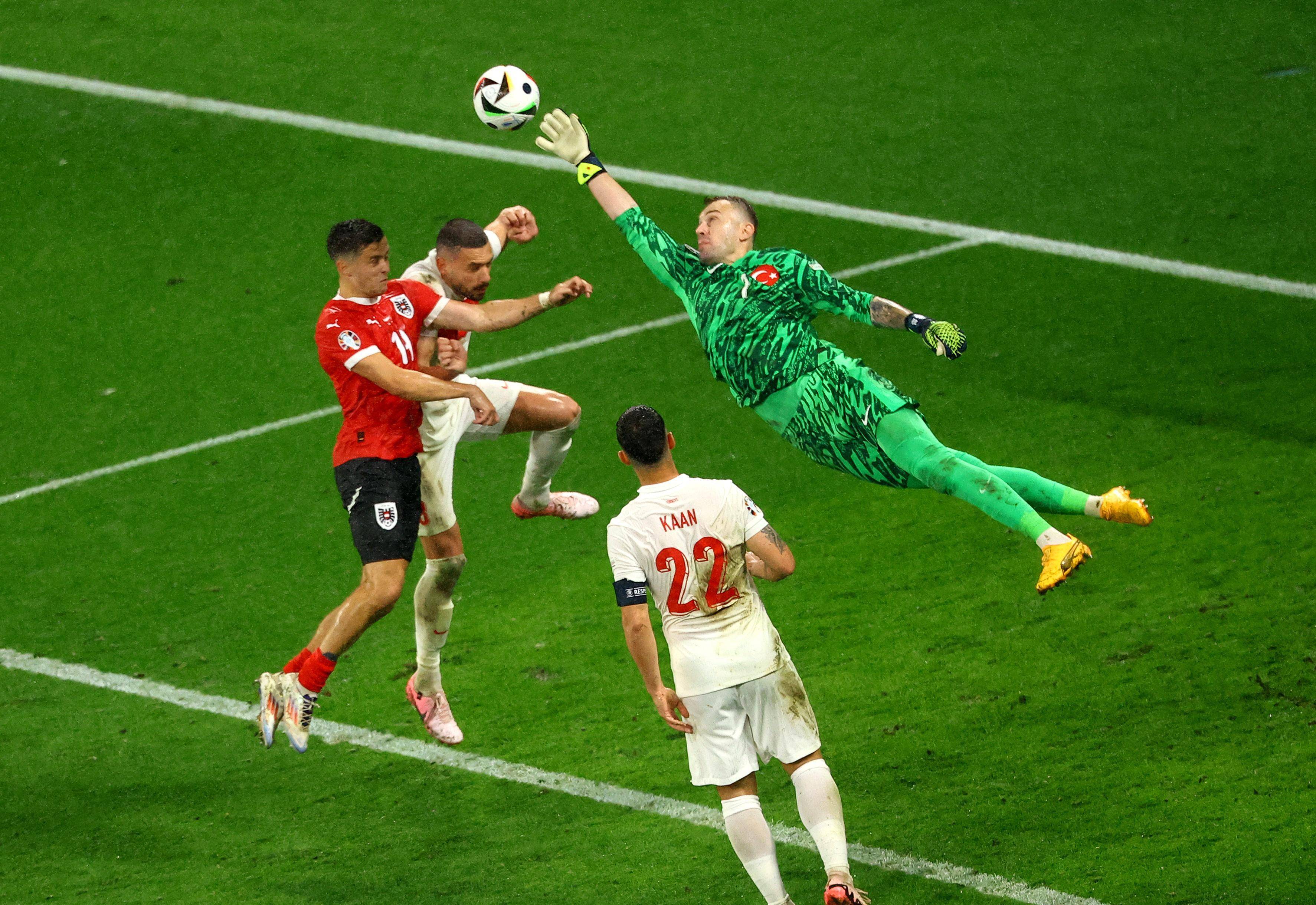 欧洲杯比赛集训开始,球队备战 欧洲杯比赛集训开始,球队备战