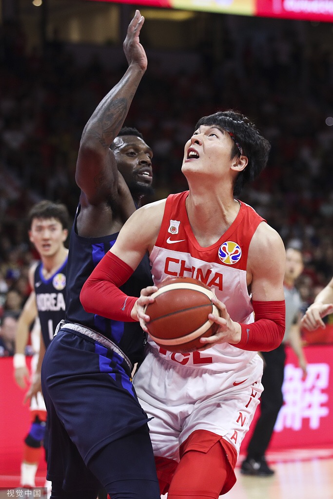 陕西男篮紧追比分,最后时刻逆袭成功,赢得比赛 陕西男篮紧追比分,最后时刻逆袭成功,赢得比赛