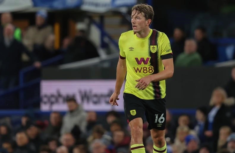 关于伯恩利主场大胜埃弗顿，豪取三分的信息