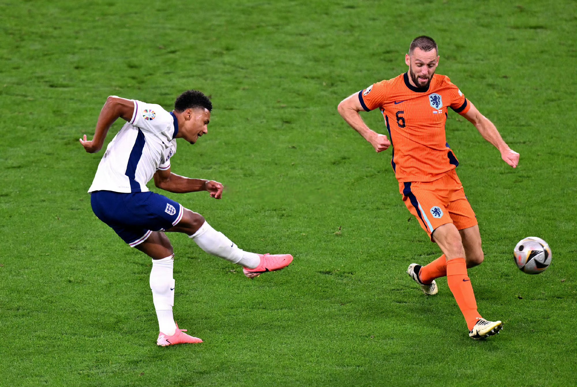 荷兰队在比赛中打出了精彩绝伦的表现 荷兰队在比赛中打出了精彩绝伦的表现