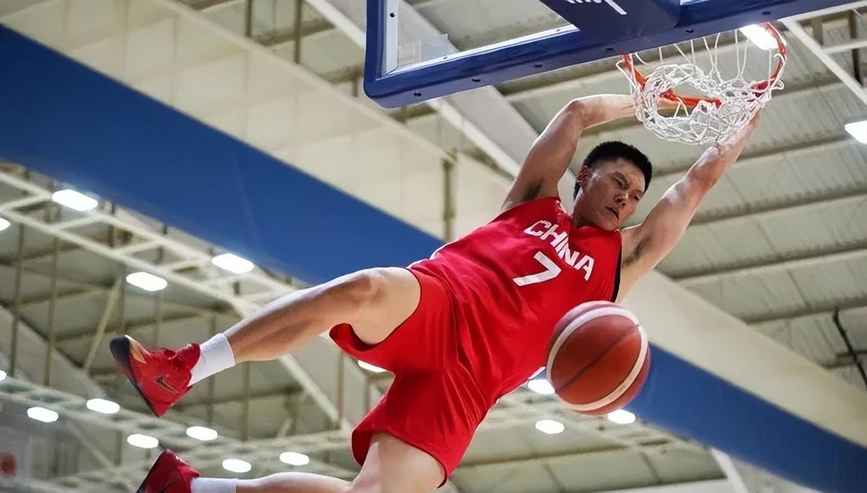 日本男篮球员实力雄厚，赢得球迷喝彩