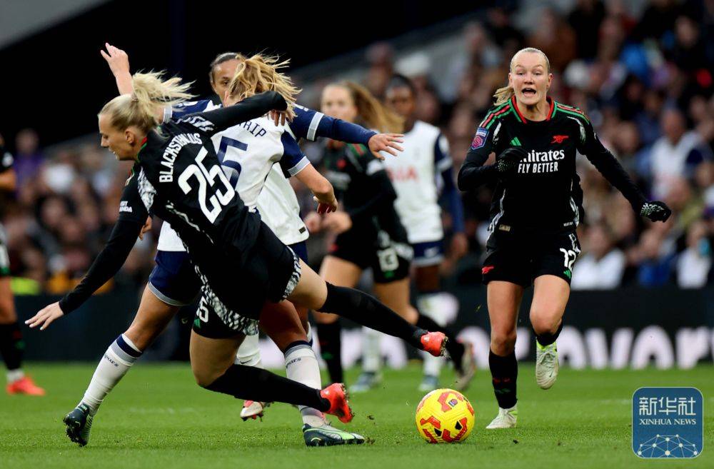 关于热门足球新闻：女子比赛中的精彩进球！的信息