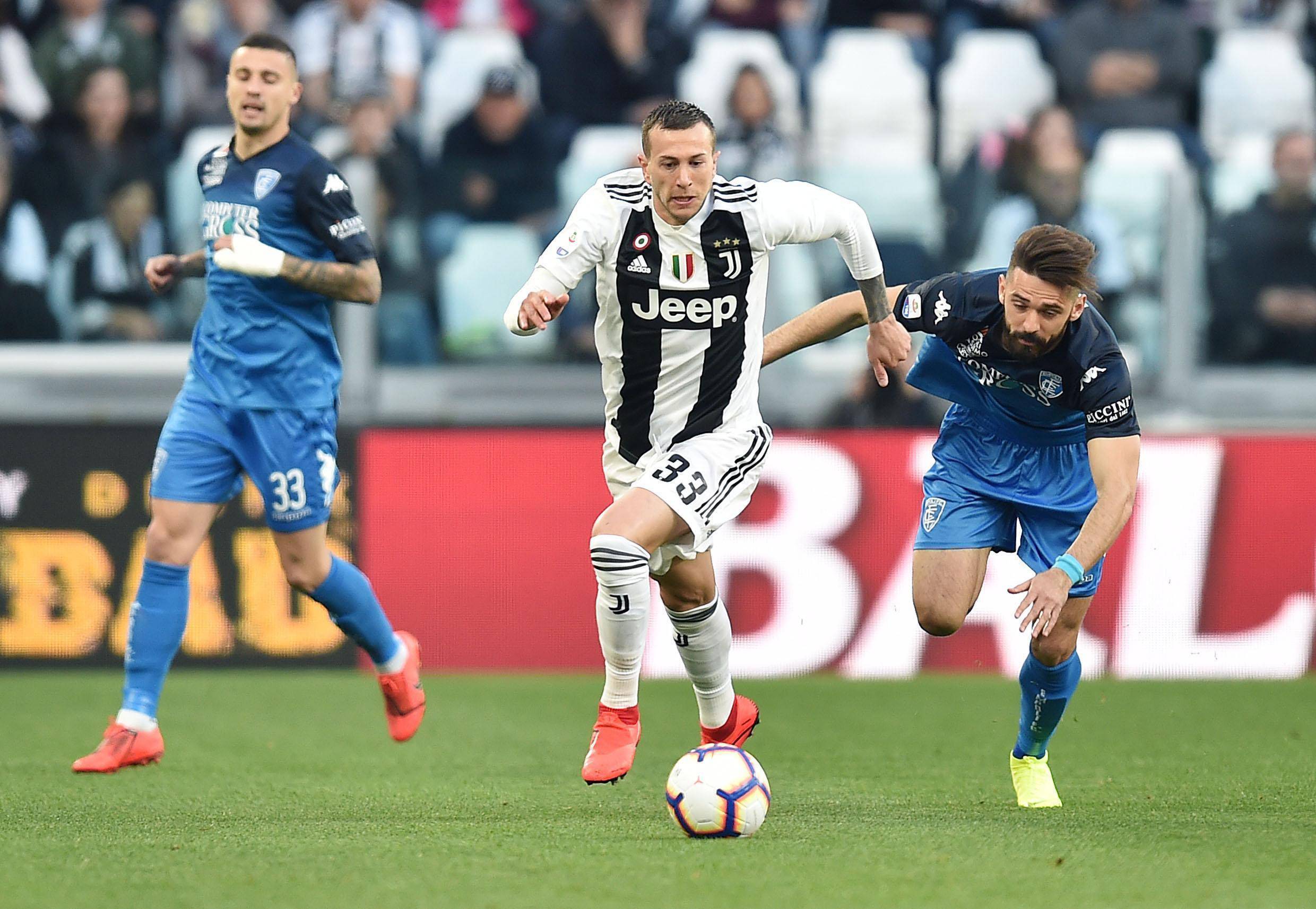 尤文图斯客场逆转,提前晋级淘汰赛 尤文图斯客场逆转,提前晋级淘汰赛