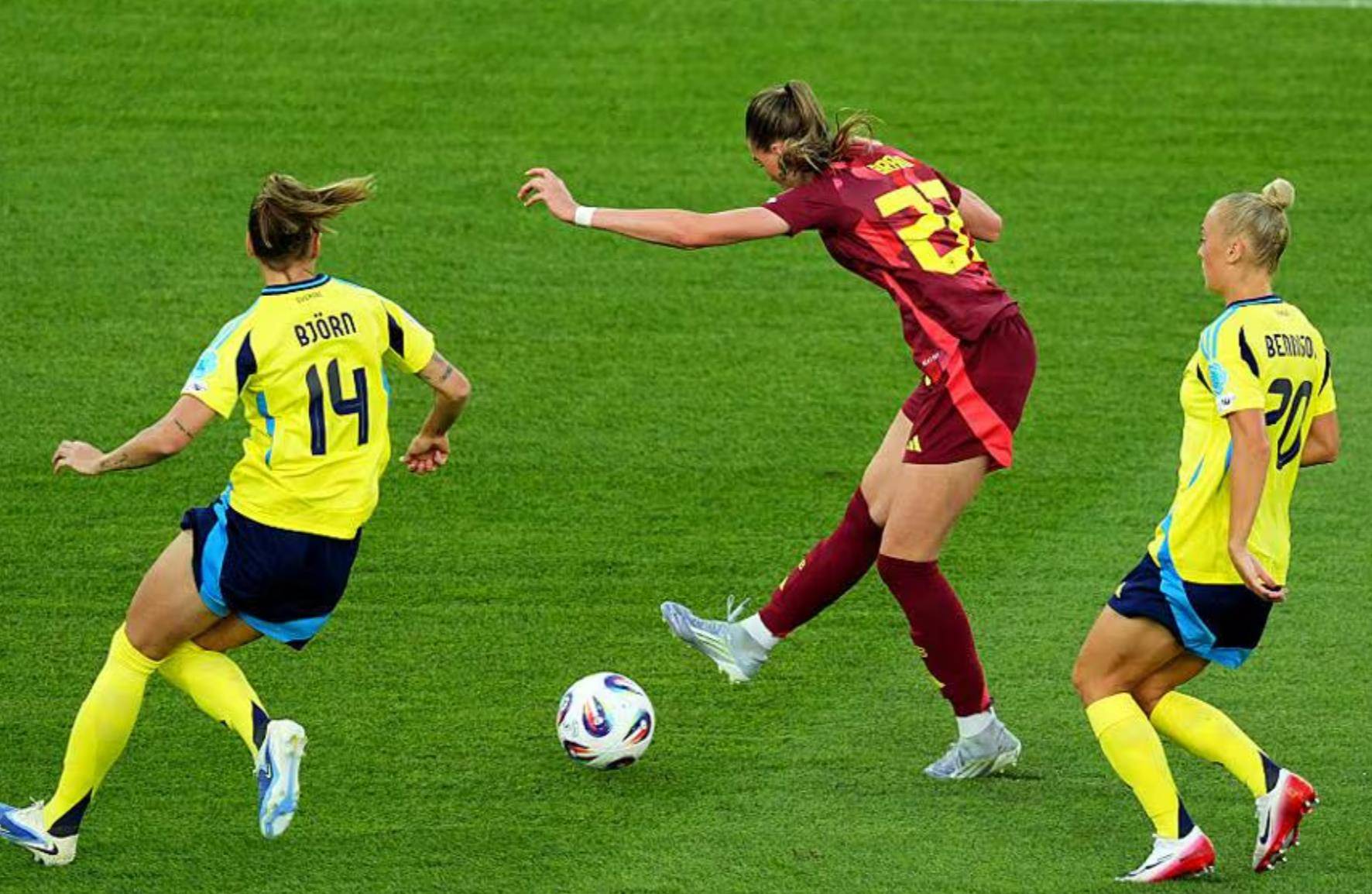 包含法国女足一锤定音德国，晋级俄罗斯杯四强的词条