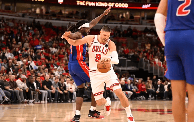 关于公牛主场士气高昂，轻松击败对手的信息