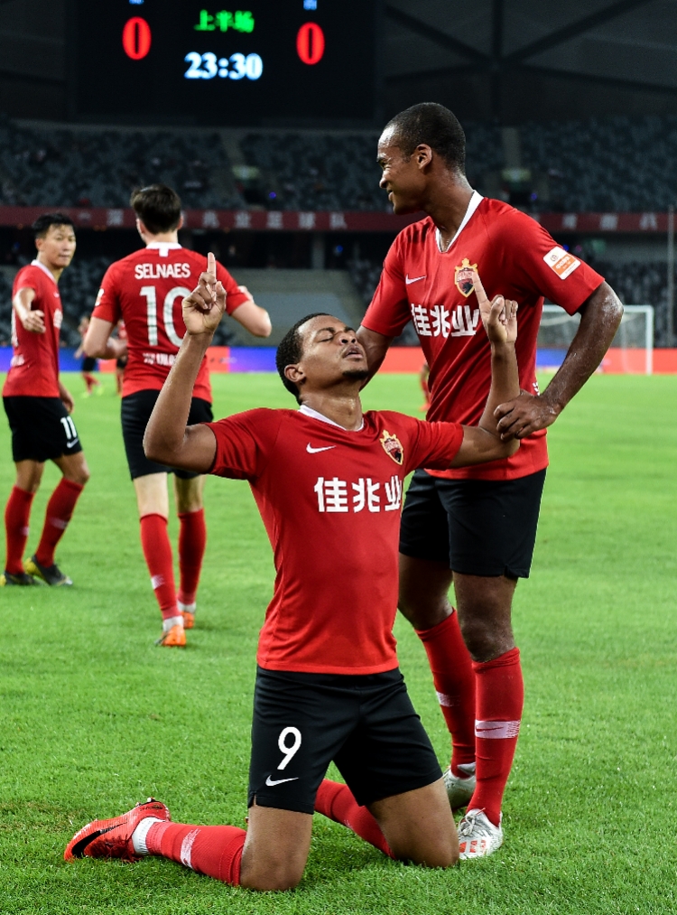 包含卢卡折戈主场逆转胜，球队在比赛末段完成绝杀成功实现逆转的词条