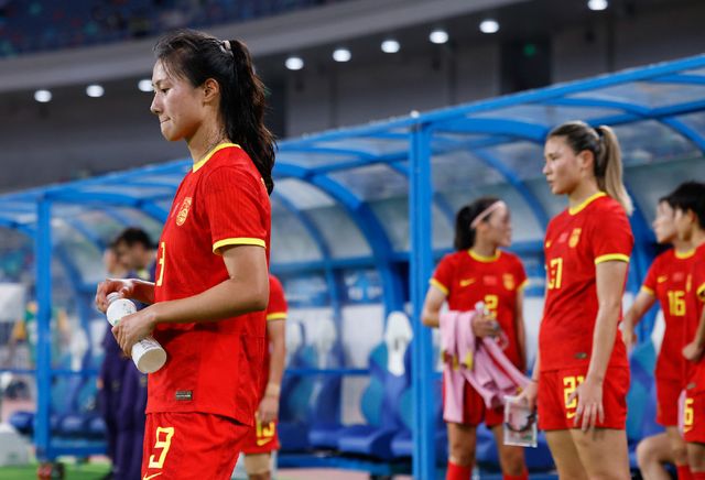 中国女足战绩下滑，球员心态崩溃面对困境的简单介绍