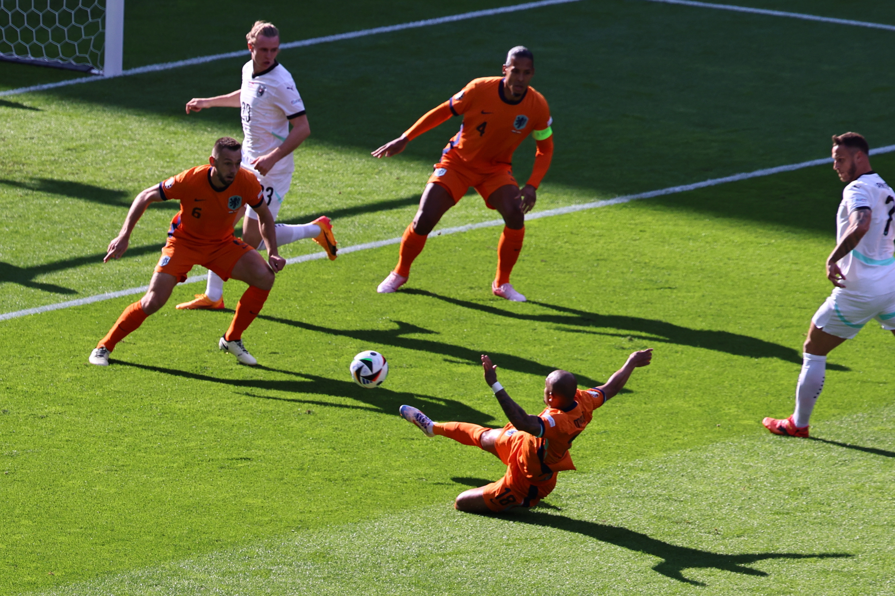 球场传奇！欧洲足坛传统强队鏖战