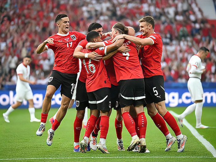 包含欧洲杯预选赛临近尾声，各队敢拼敢抢的词条