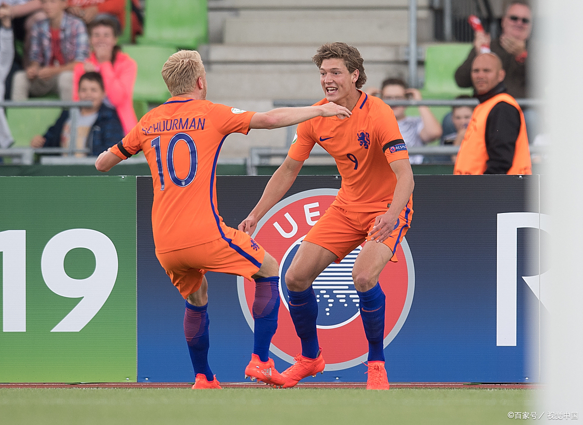 汉堡球员因伤下场，对球队影响不容忽视